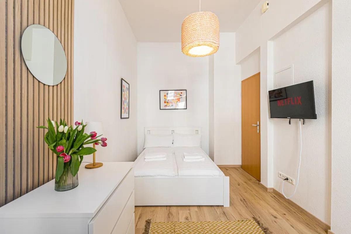 Ruhige Und Stilvolle Wohnung Am Clara-Zetkin-Park Lipsia Esterno foto